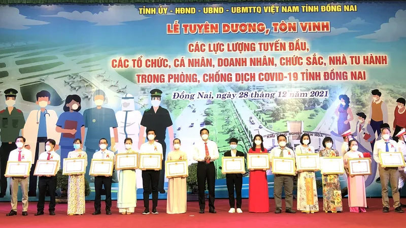 Các cá nhân, tập thể được tuyên dương tại buổi lễ