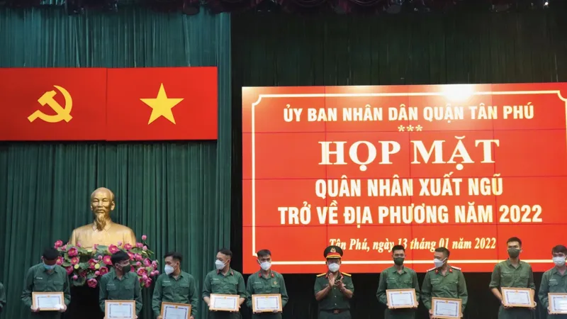 Lần này 30 quân nhân xuất ngũ nhận tặng thưởng của chính quyền địa phương.
