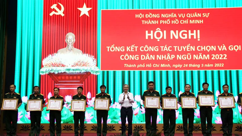 Tuyển chọn những thanh niên có sức khỏe, tư tưởng vững vàng và có trình độ tham gia nhập ngũ
