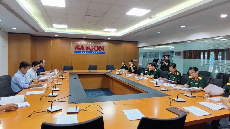 Báo Sài Gòn Giải Phóng trao đổi nội dung công tác cùng Cục Chính trị Quân khu 7