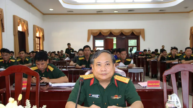 Đại tá Nguyễn Như Trúc, Phó Chủ nhiệm Cục Chính trị Quân khu 7 chủ trì diễn đàn