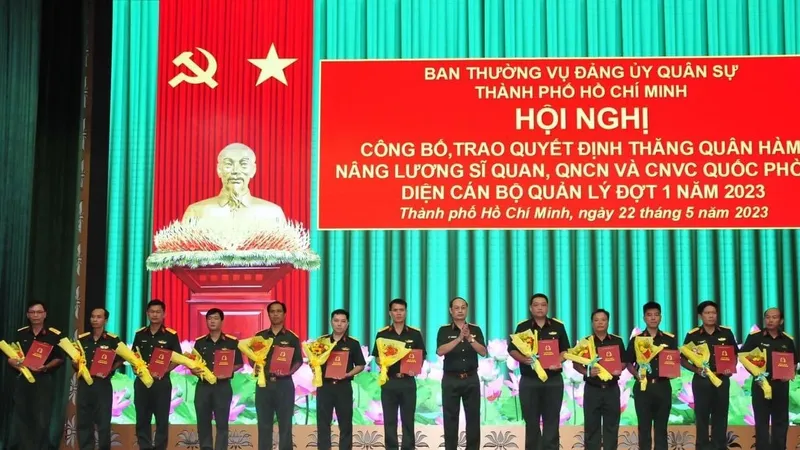 Trung tướng Nguyễn Văn Nam trao quyết định tại hội nghị