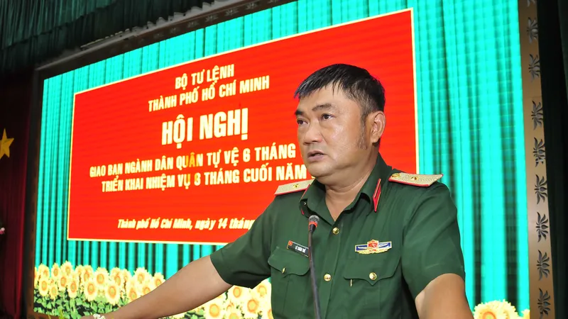 Thiếu tướng Lê Xuân Thế, Phó Tư lệnh, Tham mưu trưởng, Bộ Tư lệnh TPHCM dự, chỉ đạo hội nghị