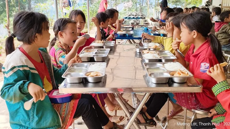 Giúp 135.000 bữa cơm cho trẻ em vùng cao Mường Lát