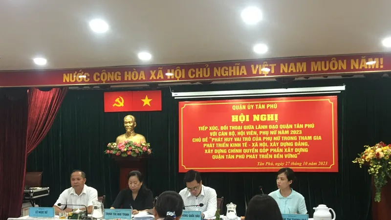 Hội nghị tiếp xúc, đối thoại giữa lãnh đạo quận với cán bộ, hội viên phụ nữ quận Tân Phú năm 2023