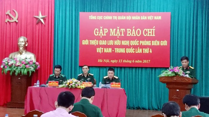 Quang cảnh cuộc gặp gỡ báo chí