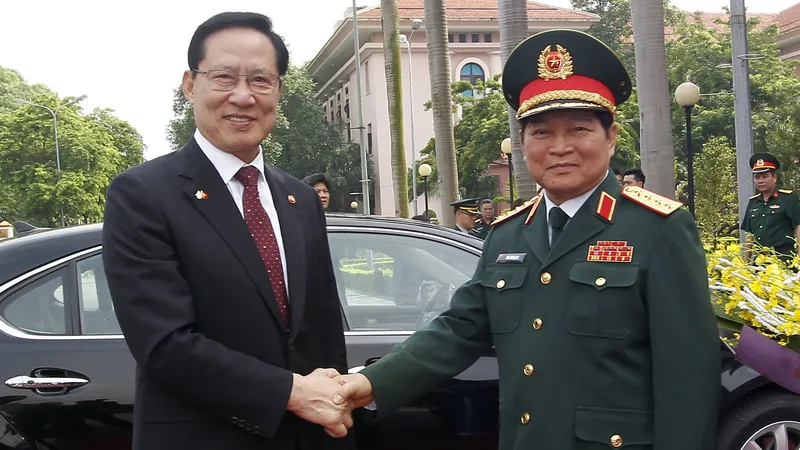 Bộ trưởng Bộ Quốc phòng Hàn Quốc ủng hộ lập trường của Việt Nam trong vấn đề Biển Đông