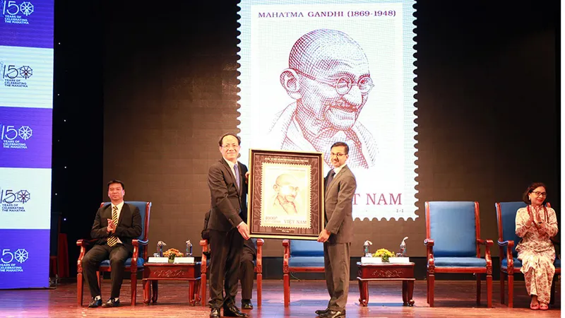 Phát hành bộ tem đặc biệt kỷ niệm 150 năm sinh Mahatma Gandhi