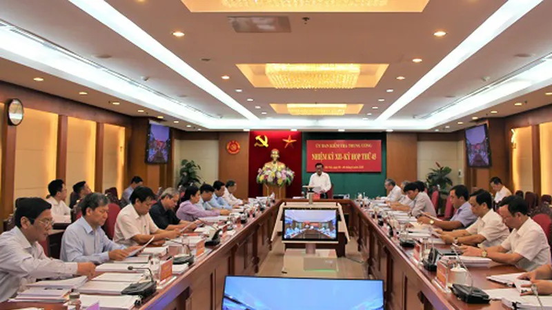 Đề nghị Bộ Chính trị thi hành kỷ luật Bí thư Tỉnh ủy Quảng Ngãi Lê Viết Chữ