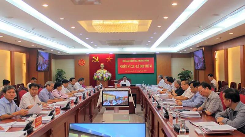 Đề nghị khai trừ khỏi Đảng nguyên Chủ tịch UBND thành phố Đà Nẵng Văn Hữu Chiến