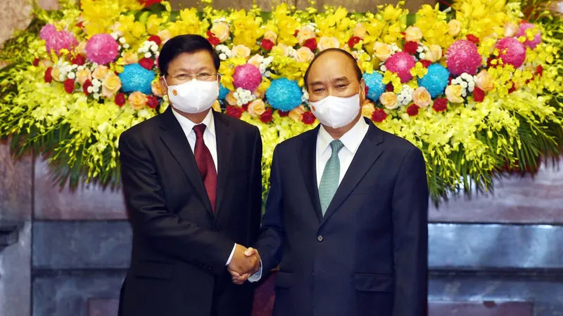 Chủ tịch nước Nguyễn Xuân Phúc hội kiến với Tổng Bí thư, Chủ tịch nước Lào Thongloun Sisoulith