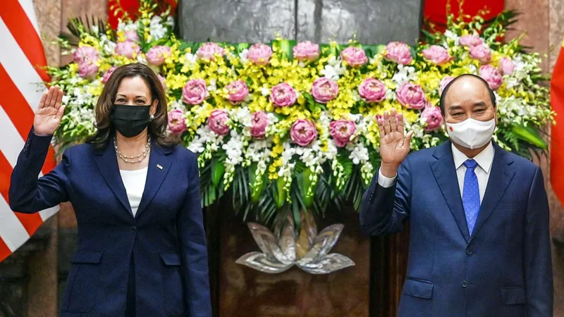 Chủ tịch nước Nguyễn Xuân Phúc hội kiến với Phó Tổng thống Hoa Kỳ Kamala Harris