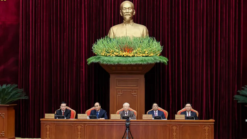 Tổng Bí thư Nguyễn Phú Trọng và các đồng chí lãnh đạo Đảng, Nhà nước đến dự hội nghị tại điểm cầu chính trụ sở Trung ương Đảng ở Hà Nội. Ảnh: VIẾT CHUNG
