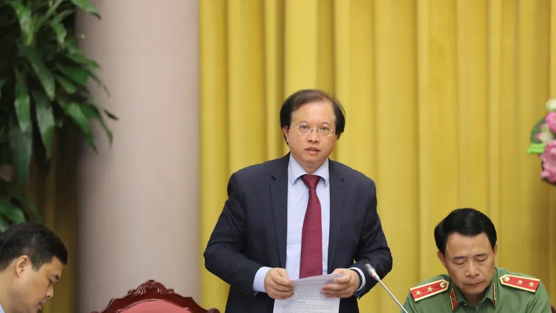 Lãnh đạo Bộ VH-TT-DL: 2 nghệ sĩ Hồng Đăng và Hồ Hoài Anh vẫn tại ngoại và chờ gặp thẩm phán