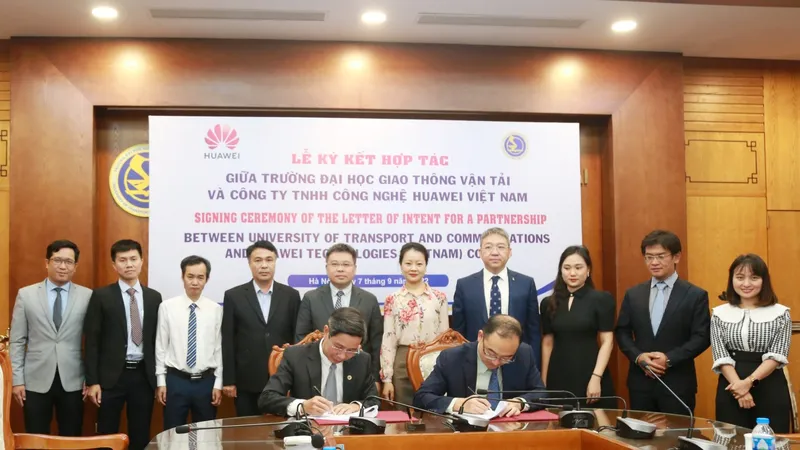 Huawei hợp tác đào tạo nhân lực công nghệ số với 2 trường đại học tại Việt Nam