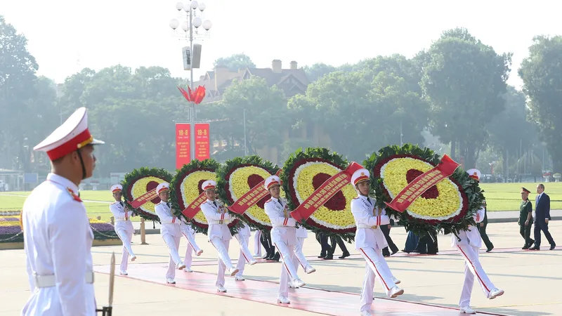 Lãnh đạo Đảng, Nhà nước vào Lăng viếng Chủ tịch Hồ Chí Minh nhân dịp 78 năm Quốc khánh