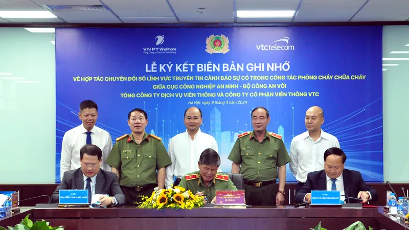 VNPT và Bộ Công an hợp tác chuyển đổi số lĩnh vực truyền tin cảnh báo sự cố trong phòng cháy, chữa cháy 