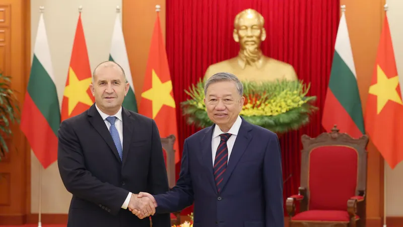 Tổng Bí thư Tô Lâm tiếp Tổng thống Rumen Radev tại trụ sở Trung ương Đảng, chiều 25-11. Ảnh: QUANG PHÚC