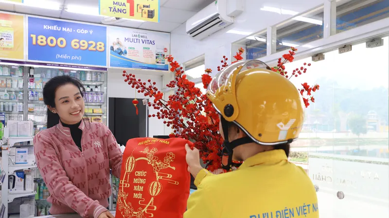 Lượng hàng hóa, bưu phẩm Vietnam Post vận chuyển tăng 45% trong dịp Tết Ất Tỵ