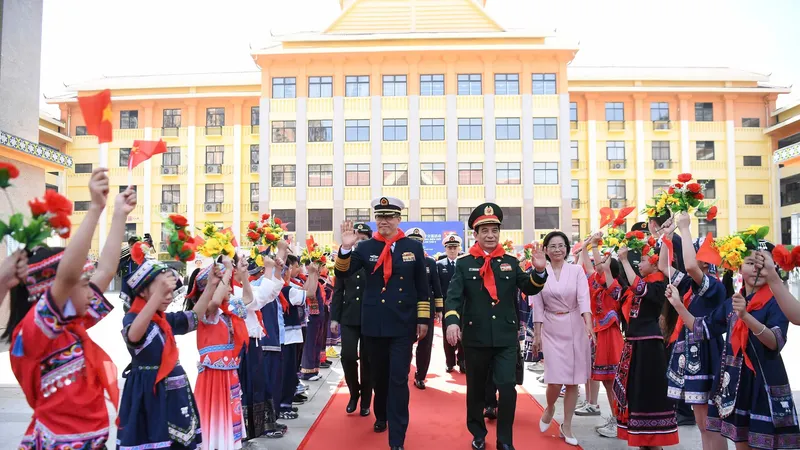 Hoạt động giao lưu của Bộ trưởng Bộ Quốc phòng Phan Văn Giang tại Trung Quốc
