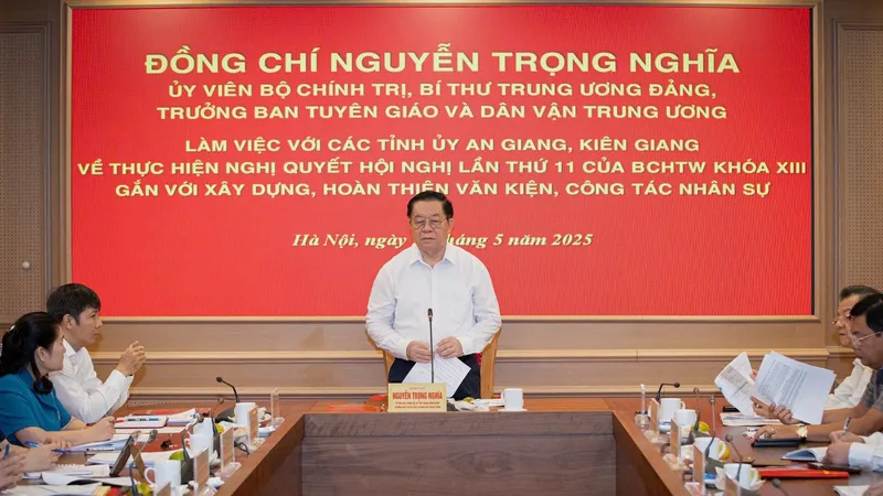 Đồng chí Nguyễn Trọng Nghĩa làm việc với lãnh đạo tỉnh An Giang và Kiên Giang