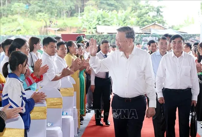 Tổng Bí Thư Tô Lâm đến dự Lễ khởi công Trường liên cấp Tiểu học, THCS xã Si Pa Phìn, tỉnh Điện Biên. Ảnh: TTXVN