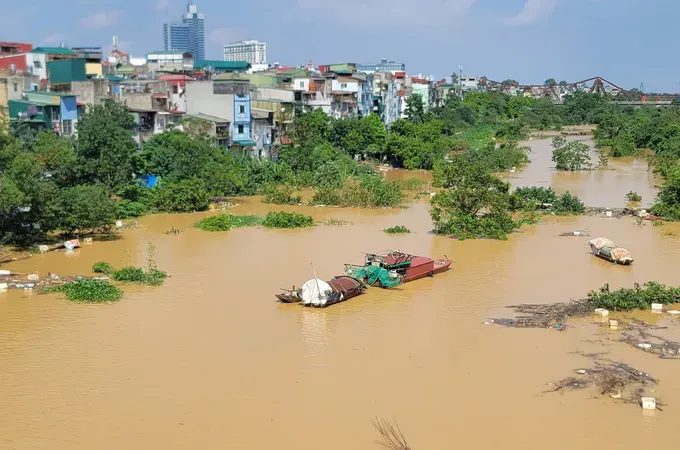 Bộ Chính trị chỉ đạo tập trung khắc phục hậu quả bão số 10, chuẩn bị ứng phó bão số 11