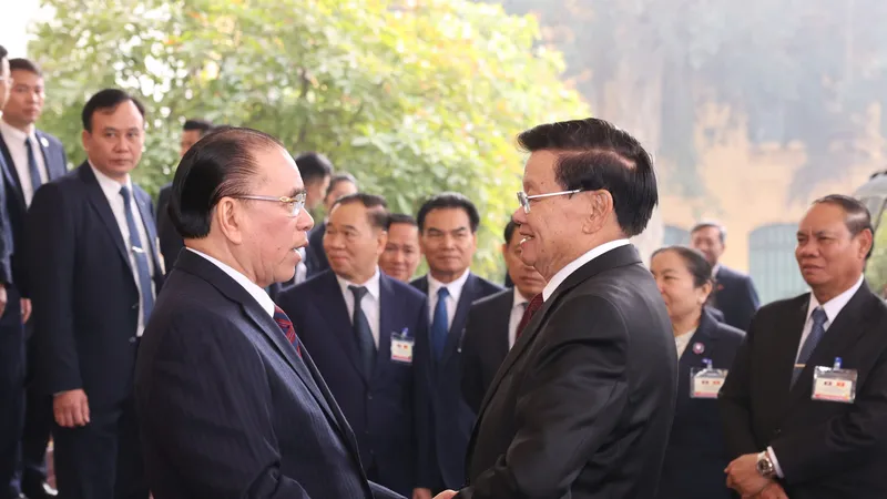 Tổng Bí thư, Chủ tịch nước Lào Thongloun Sisoulith thăm nguyên Tổng Bí thư Nông Đức Mạnh