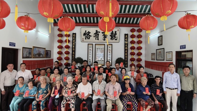 义安会馆岁暮送暖 关怀贫困乡亲