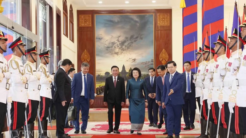 柬埔寨国会主席昆索达莉主持仪式，欢迎党中央书记处常务书记陈锦秀访柬
