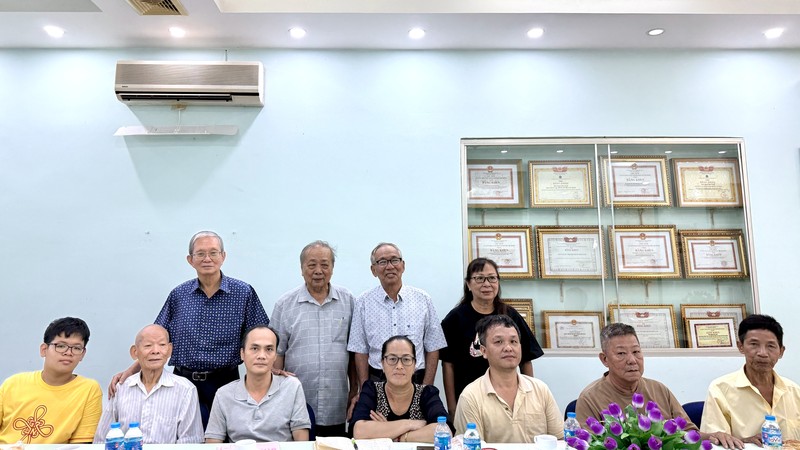 海南会馆慰问乡亲烈属 弘扬饮水思源精神