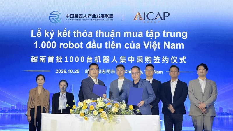 中国机器人产业发展联盟与AICAP举行越南首批1000台机器人集中采购签约仪式。