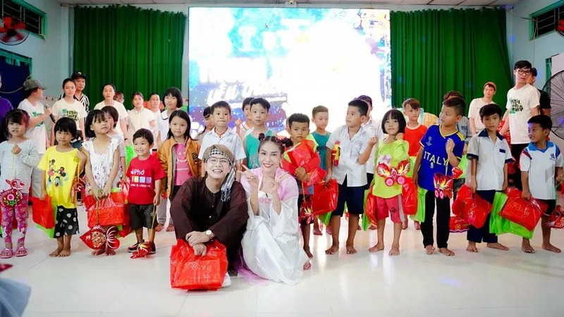 300 phần quà trung thu trao đến trẻ mồ côi do dịch Covid-19 