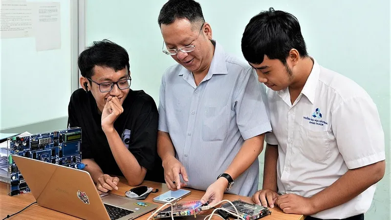 Tăng đào tạo nhân lực cho ngành công nghệ vi mạch
