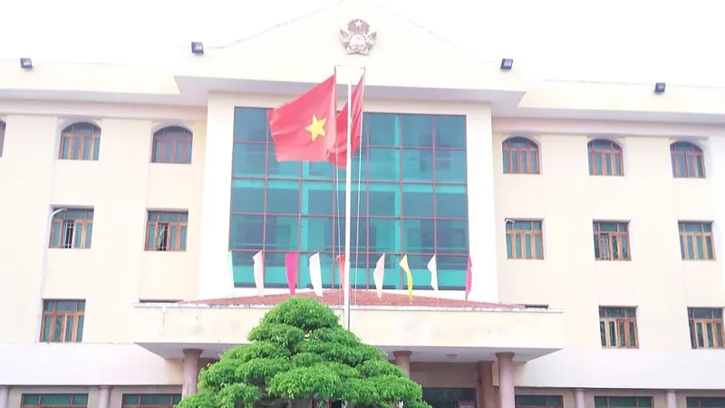 Kỷ luật thẩm phán và thư ký tòa "ngâm" hồ sơ án 