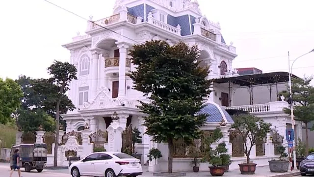 Phá tụ điểm “bay lắc” trong căn biệt thự 4 lớp cửa