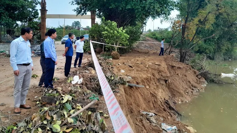 Hà Tĩnh: Sạt lở nghiêm trọng bờ sông Minh 