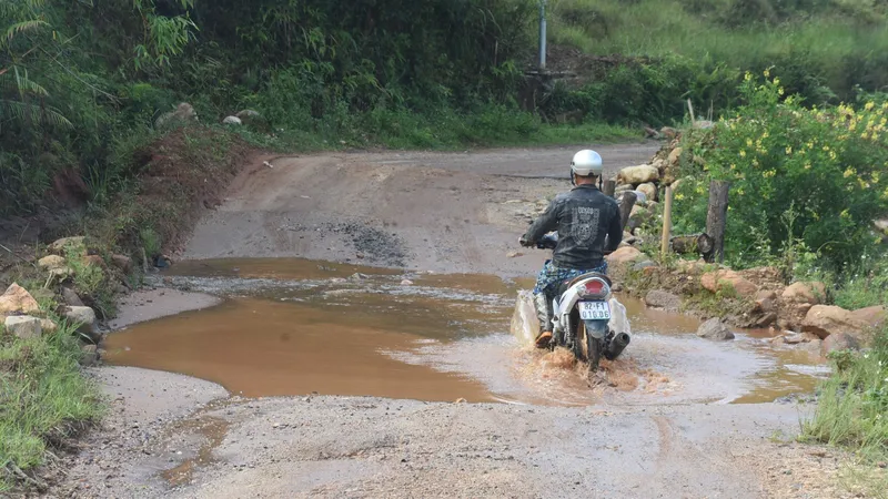 Kon Tum: Nhiều tuyến đường huyết mạch xuống cấp