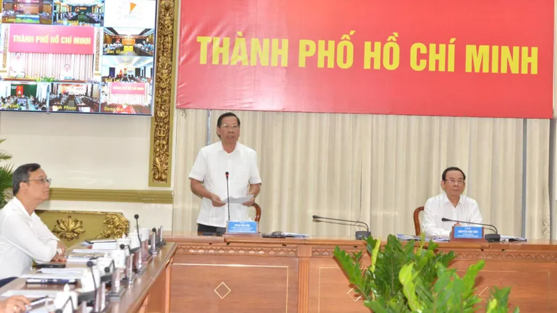 Chủ tịch UBND TPHCM phát biểu tại điểm cầu TPHCM. Ảnh: CAO THĂNG