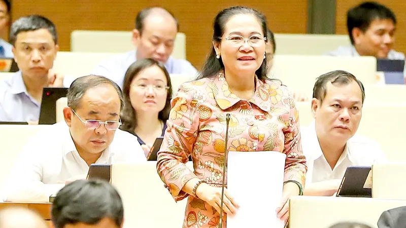Đại biểu Nguyễn Thị Lệ, Phó Bí thư Thành ủy, Chủ tịch HĐND TPHCM phát biểu tại phiên thảo luận. Ảnh: VIẾT CHUNG
