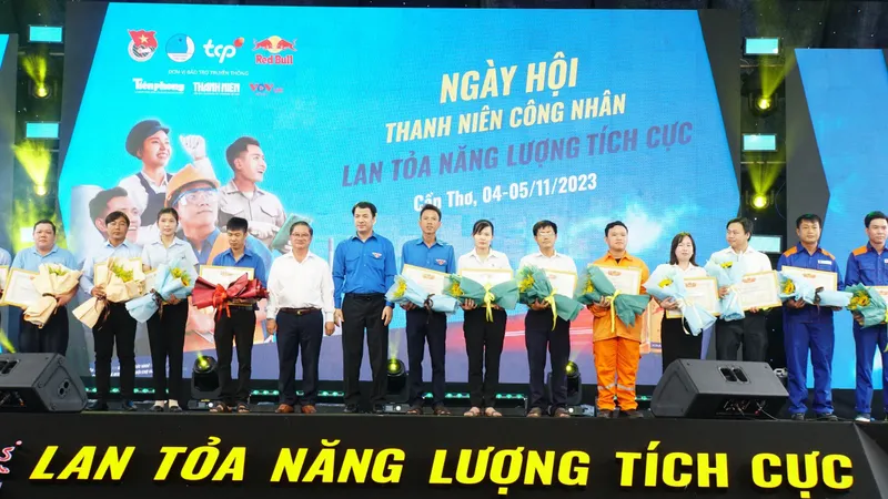 Lễ Khai mạc ngày hội sáng 4-11