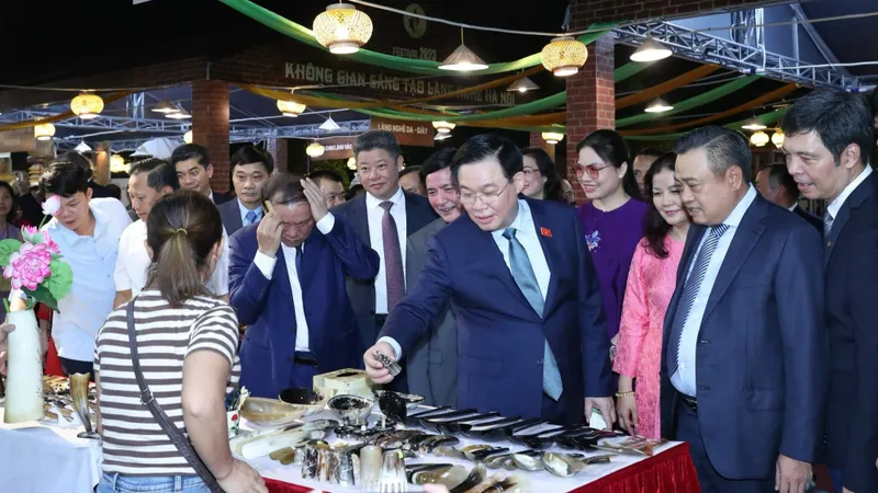Khai mạc Festival làng nghề Việt Nam: "Nhất nghệ tinh - nhất thân vinh"
