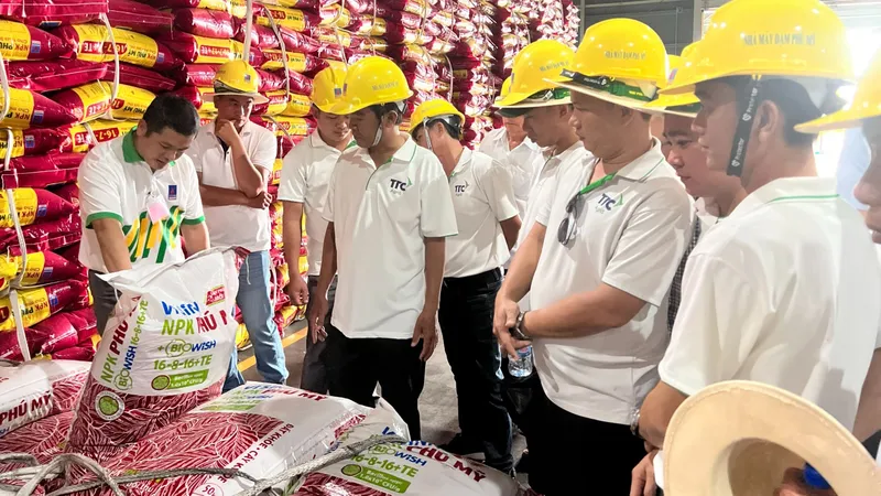 Chuyện kinh doanh NPK Phú Mỹ: Tận tâm với ruộng vườn, bà con nông dân
