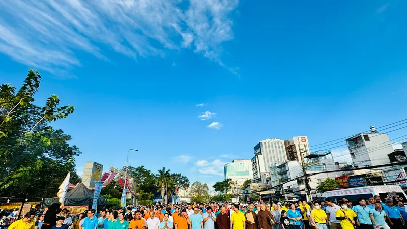 1.000 người đi bộ gây quỹ ủng hộ hoàn cảnh khó khăn hơn 5,5 tỷ đồng ở quận 10 