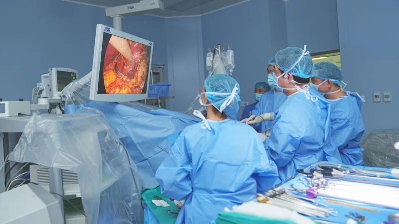 Ghép gan không cùng nhóm máu cho bệnh nhân 15 tuổi