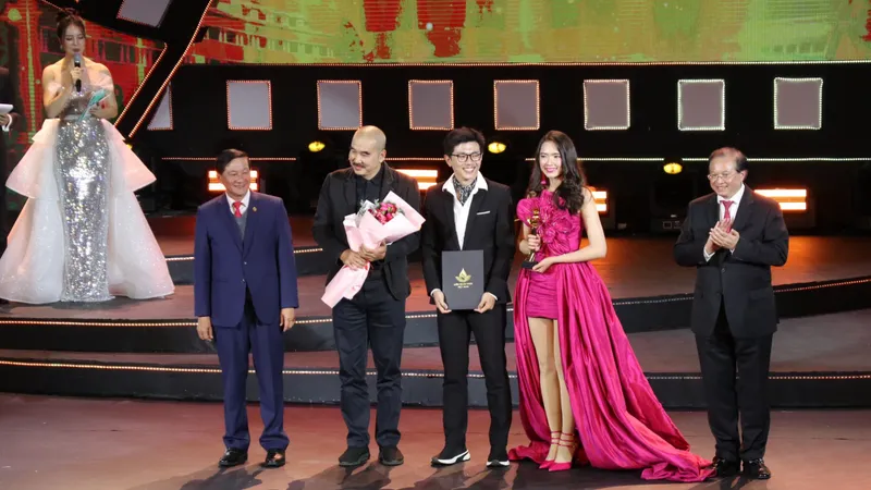 LHP Việt Nam lần thứ 23: "Tro tàn rực rỡ" càn quét giải thưởng, "Đất rừng phương Nam" ngậm ngùi tay trắng