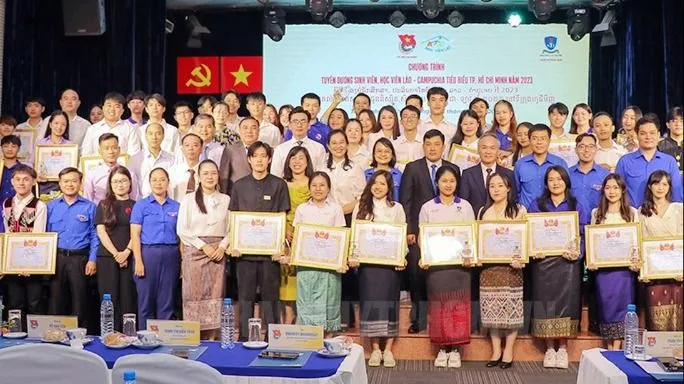 Tuyên dương 123 sinh viên Lào - Campuchia tiêu biểu năm 2023