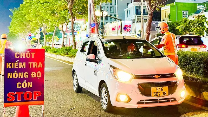 CSGT TPHCM điều chỉnh phương án kiểm tra nồng độ cồn