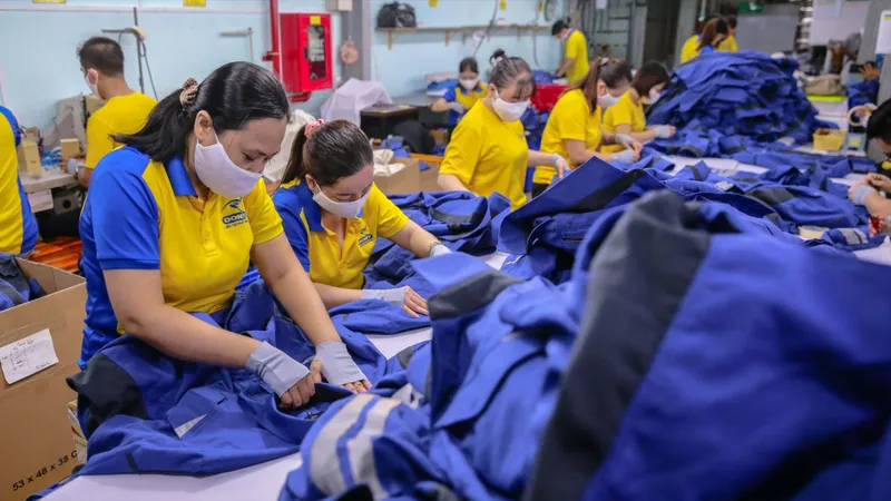Chăm lo lao động bị mất việc cuối năm