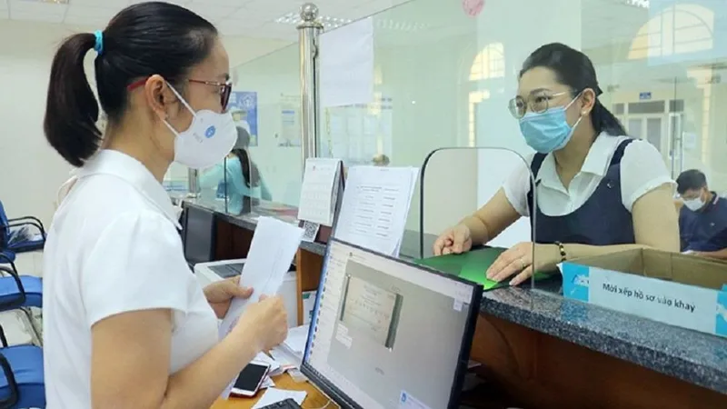 Không được yêu cầu công dân nộp sổ hộ khẩu khi làm thủ tục BHXH